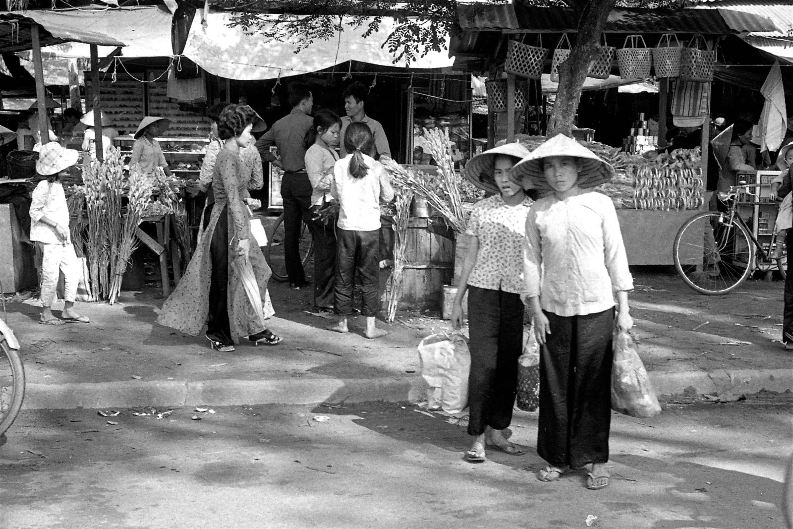 Saigon, roadside marketplace